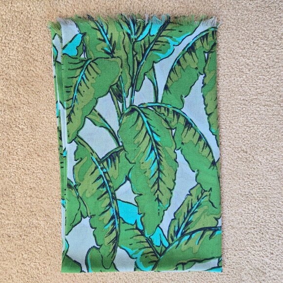 NWOT Vineyard Vines 100% Merino Wool Lightweight Banana Leaf Scarf Tropical - Picture 2 of 10
